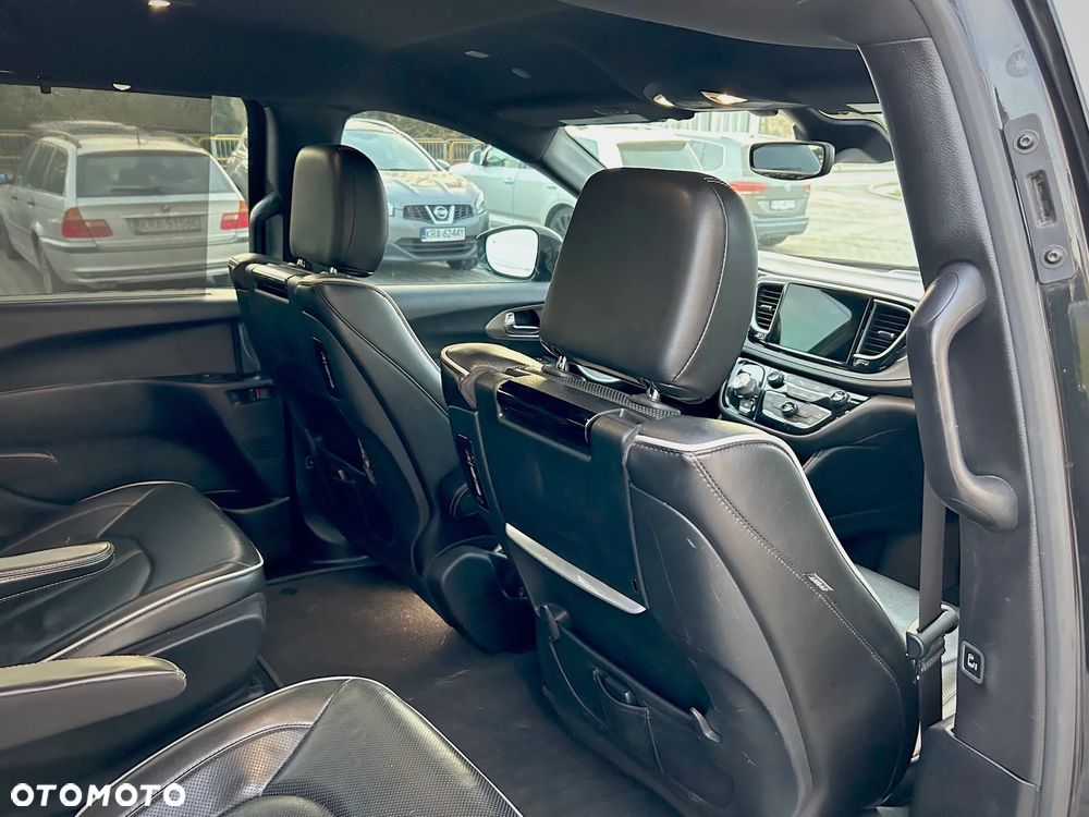 Chrysler Pacifica - 23