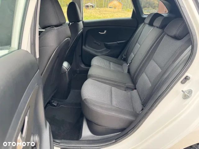 Hyundai i30 i30cw 1.6 CRDi Fifa World Cup Edition - 18