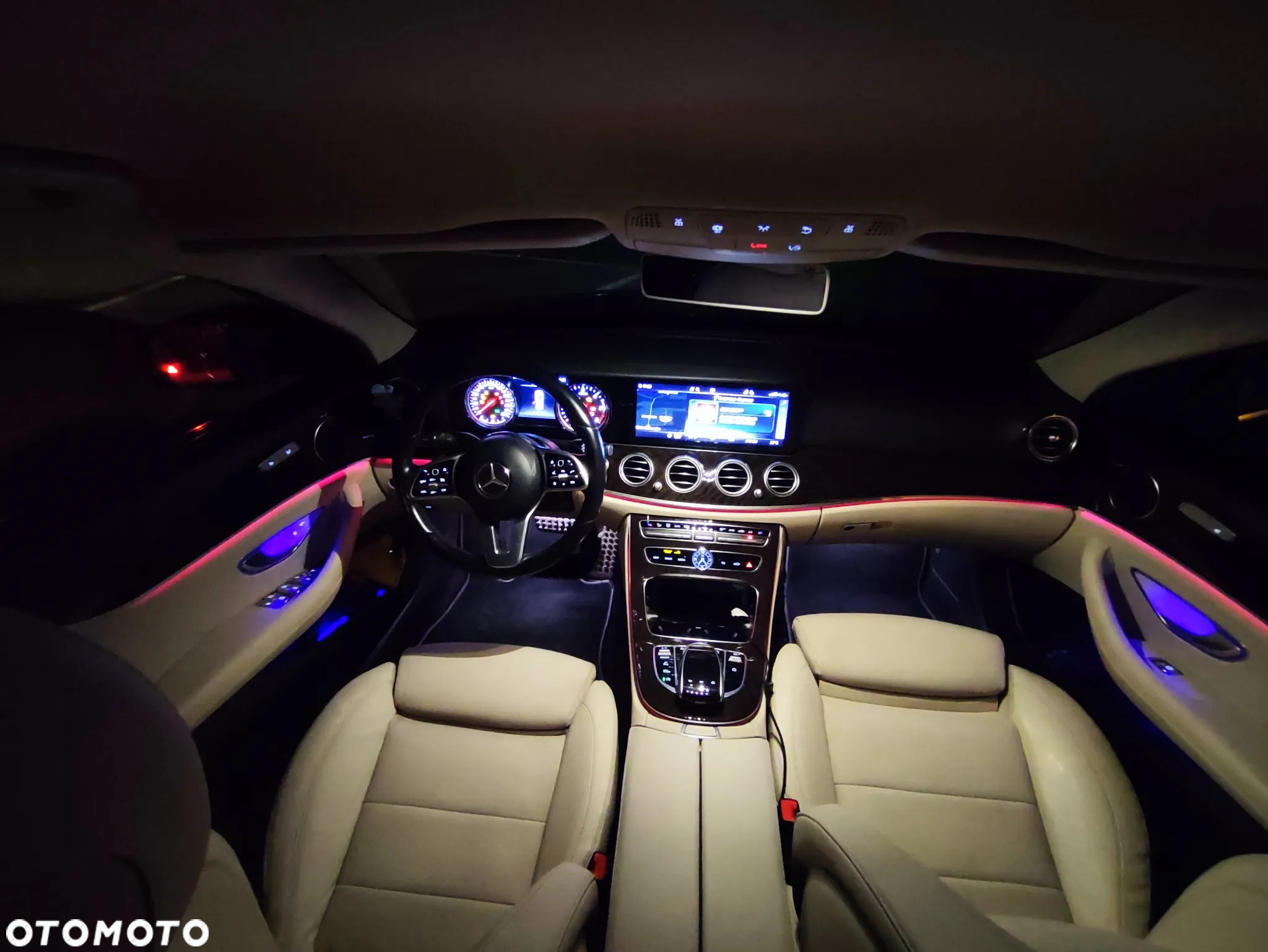 Mercedes-Benz Klasa E 220 d 4-Matic Business Edition 9G-TRONIC - 32