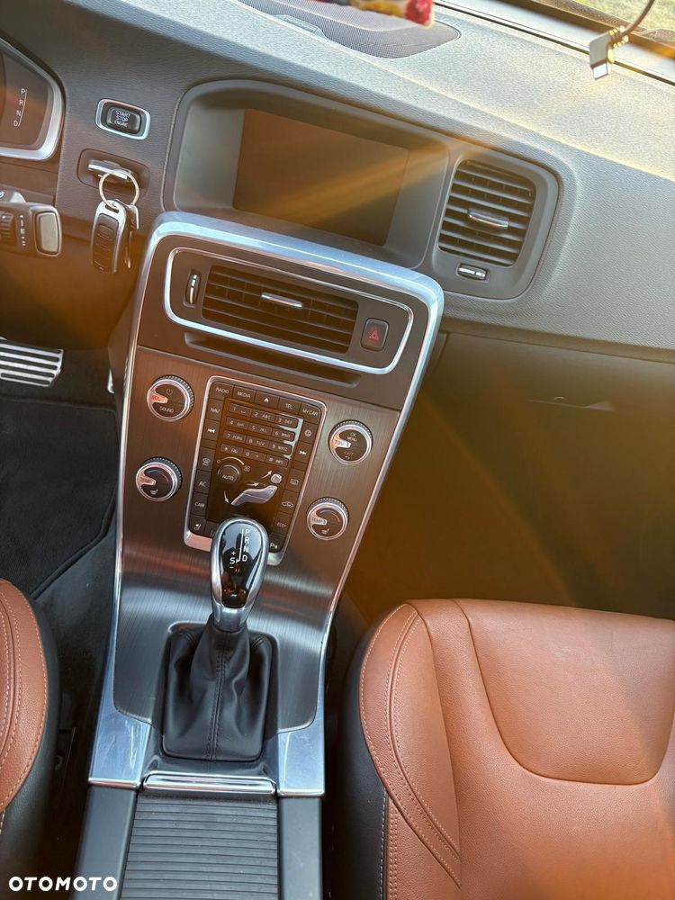 Volvo S60 T6 AWD Drive-E R-Design Momentum - 13