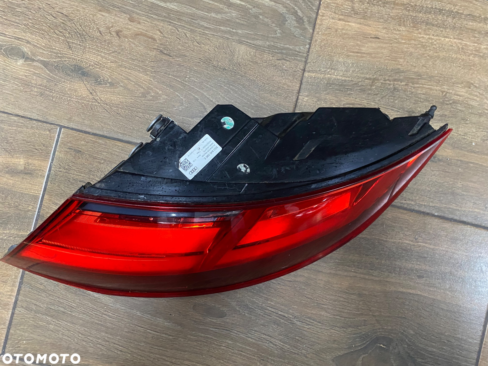 AUDI TT LAMPA TYLNA TYŁ PRAWA  8S0945096E EUR ORG. - 2