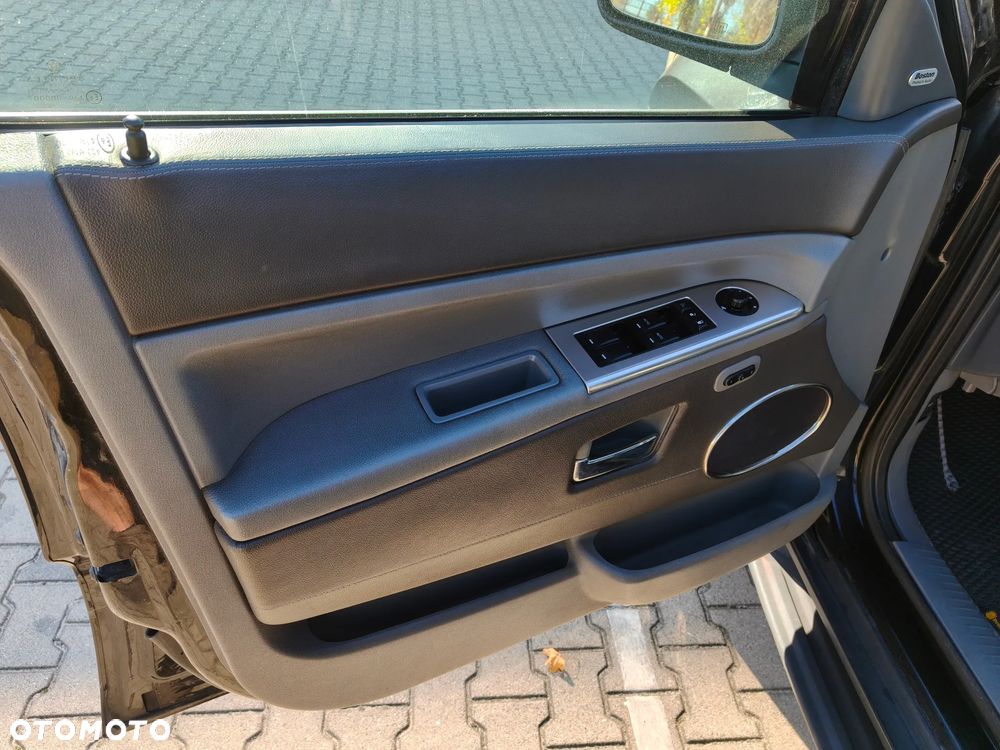 Jeep Grand Cherokee - 29