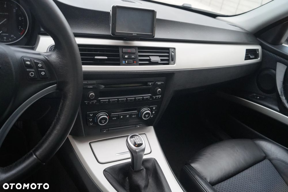 BMW Seria 3 325i - 7