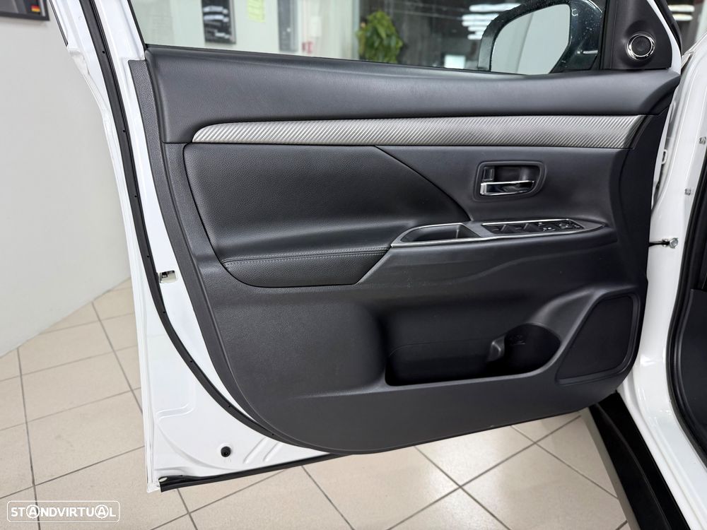Mitsubishi Outlander 2.2 DI-D Intense - 14