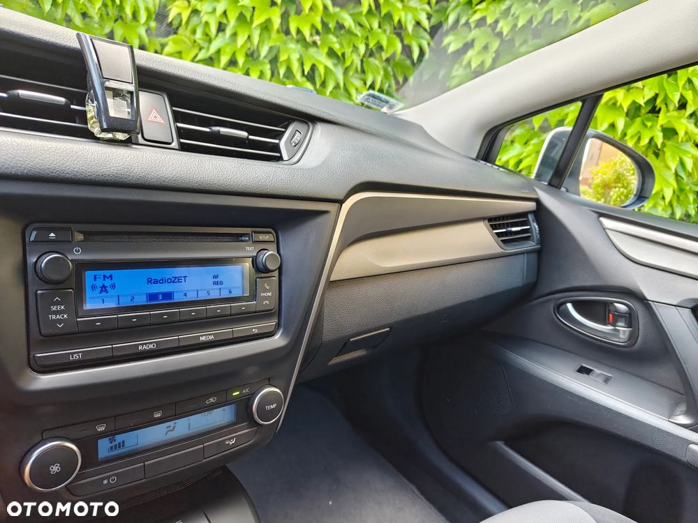 Toyota Avensis 1.8 Premium - 24
