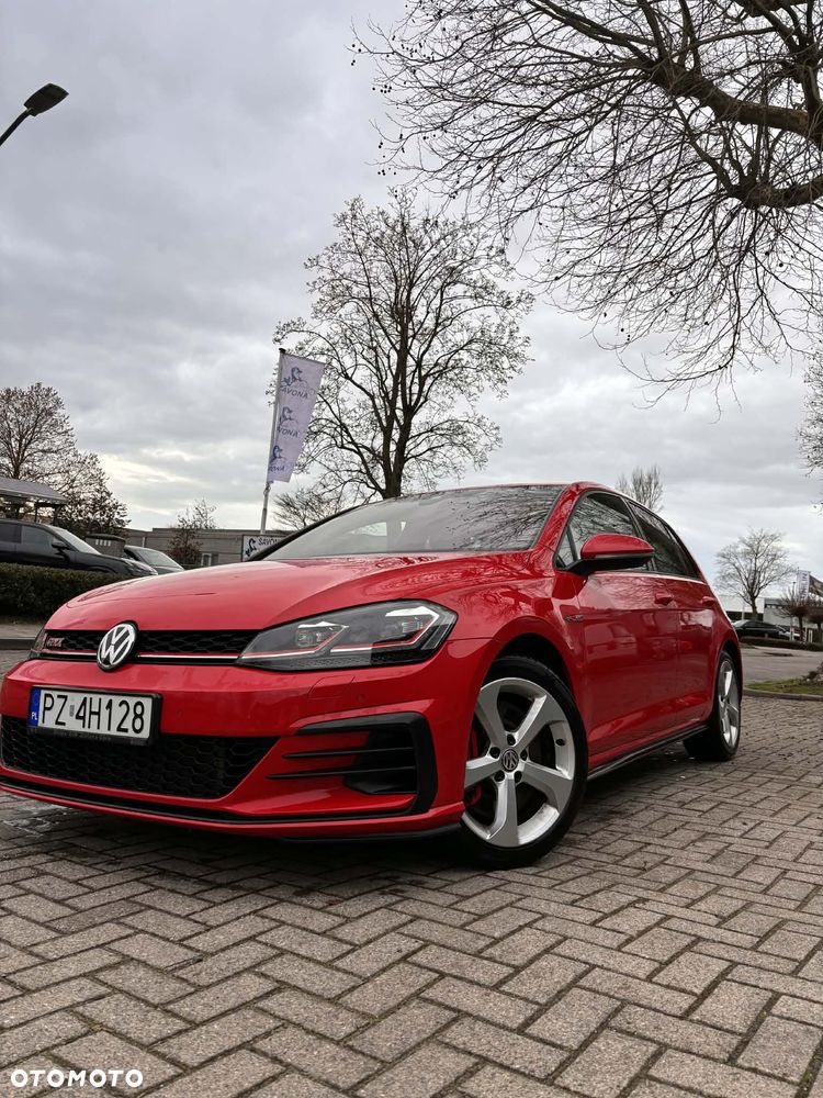 Volkswagen Golf - 1