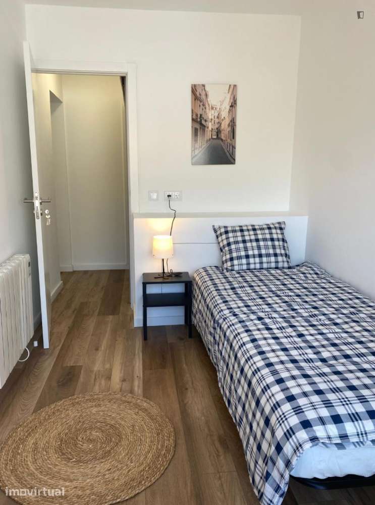 Quarto - localizado em Benfica Lisbon - Grande imagem: 3/21