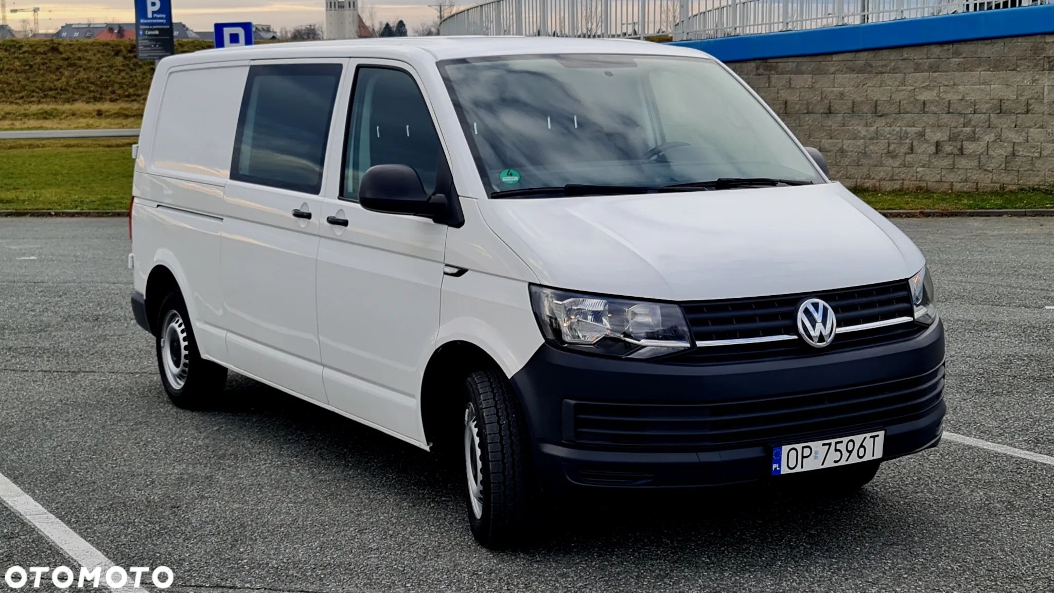 Volkswagen Transporter - 1