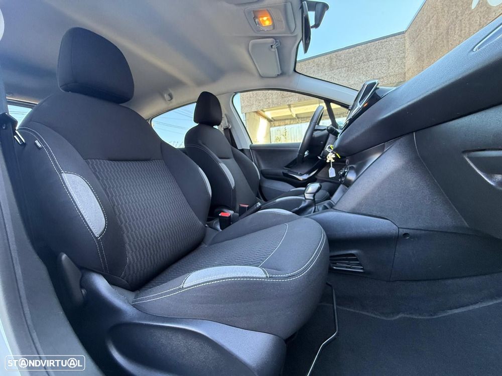 Peugeot 208 HDi 68 Access - 12