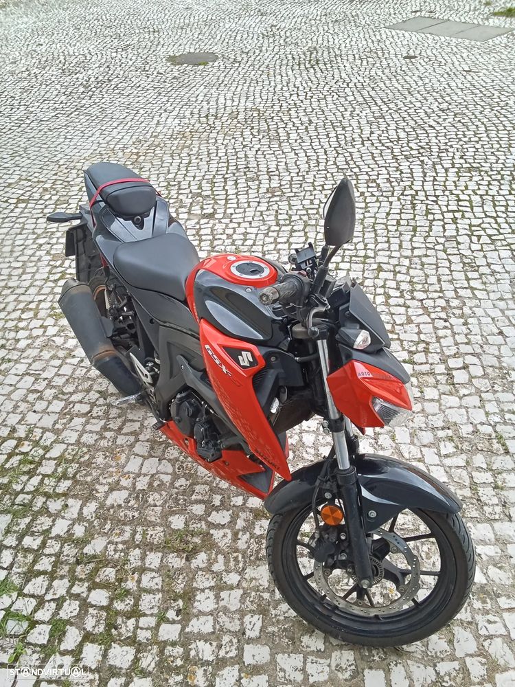 Suzuki GSX - 2