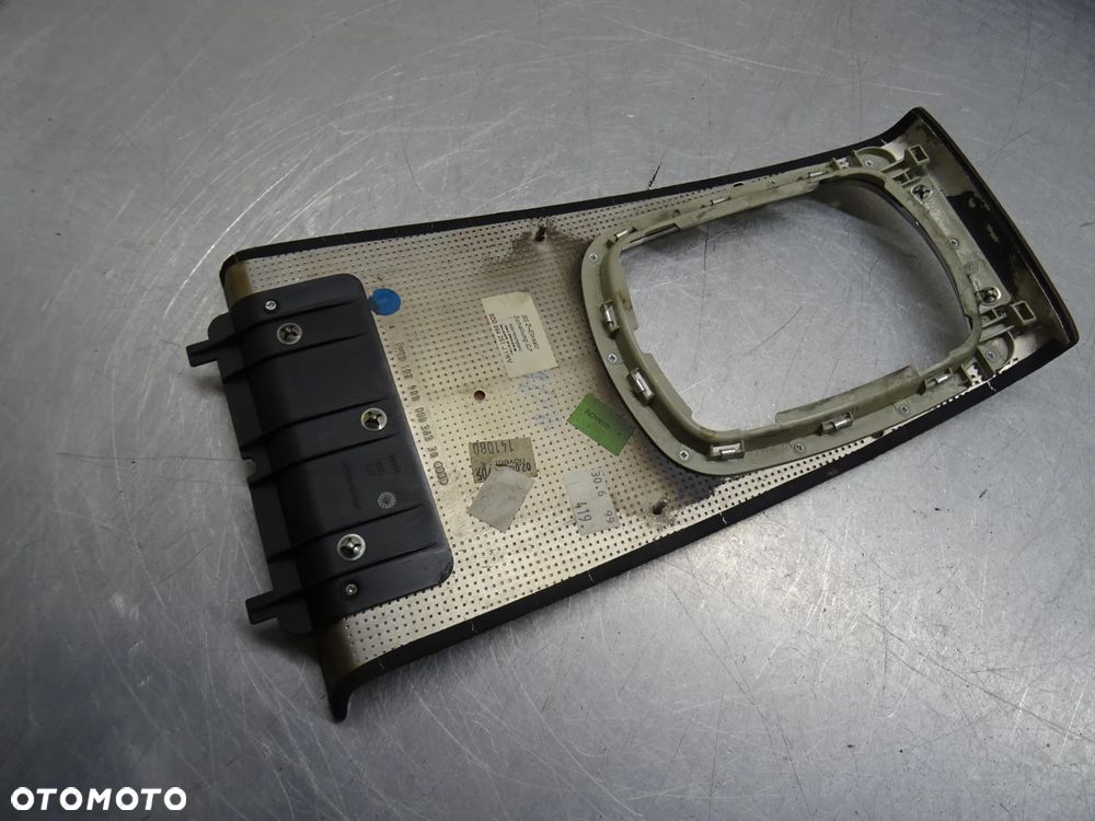 AUDI A4 B5 LIFT 1.9TDI OSŁONA RAMKA LEWARKA 8D0864261J - 5