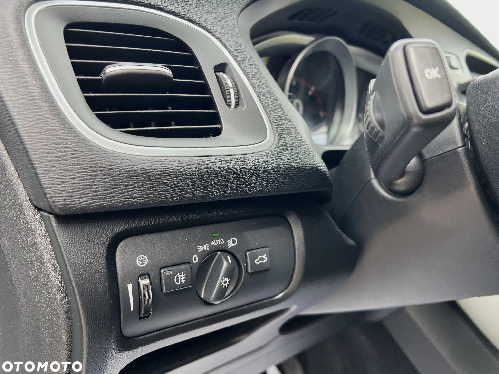 Volvo V40 D2 Drive-E Momentum - 33