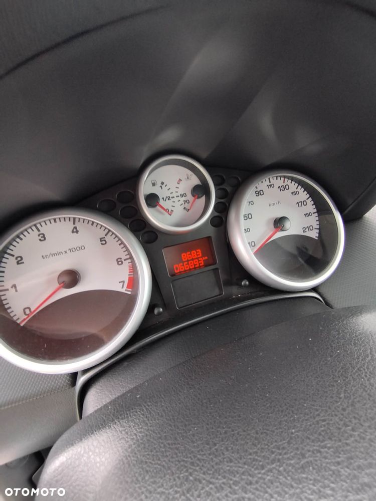 Peugeot 207 75 Urban Move - 11