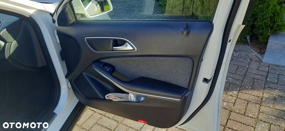 Mercedes-Benz GLA 180 (CDI) d Urban - 9
