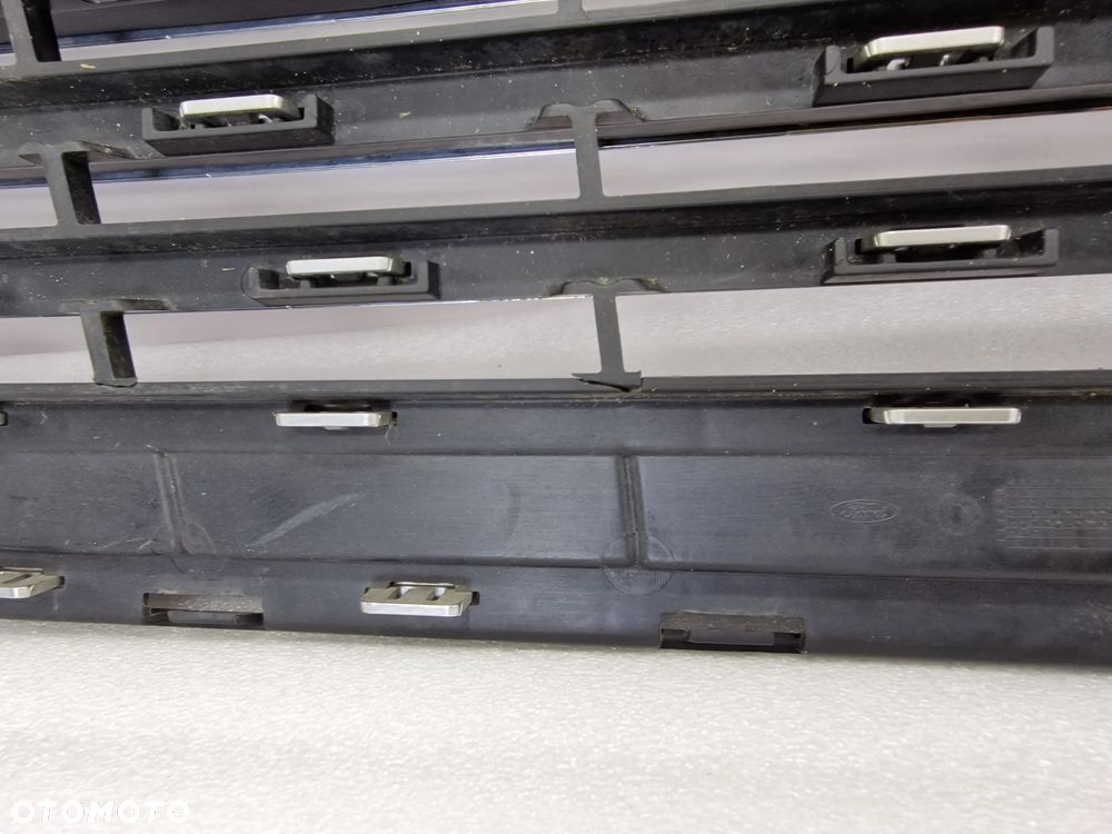 FORD MONDEO MK5 14- ATRAPA / GRILL / KRATKA ŚRODKOWA ZDERZAKA PRZEDNIEGO PRZÓD , NR DS73-8150-J , NR AUKCJI KR87 - 21