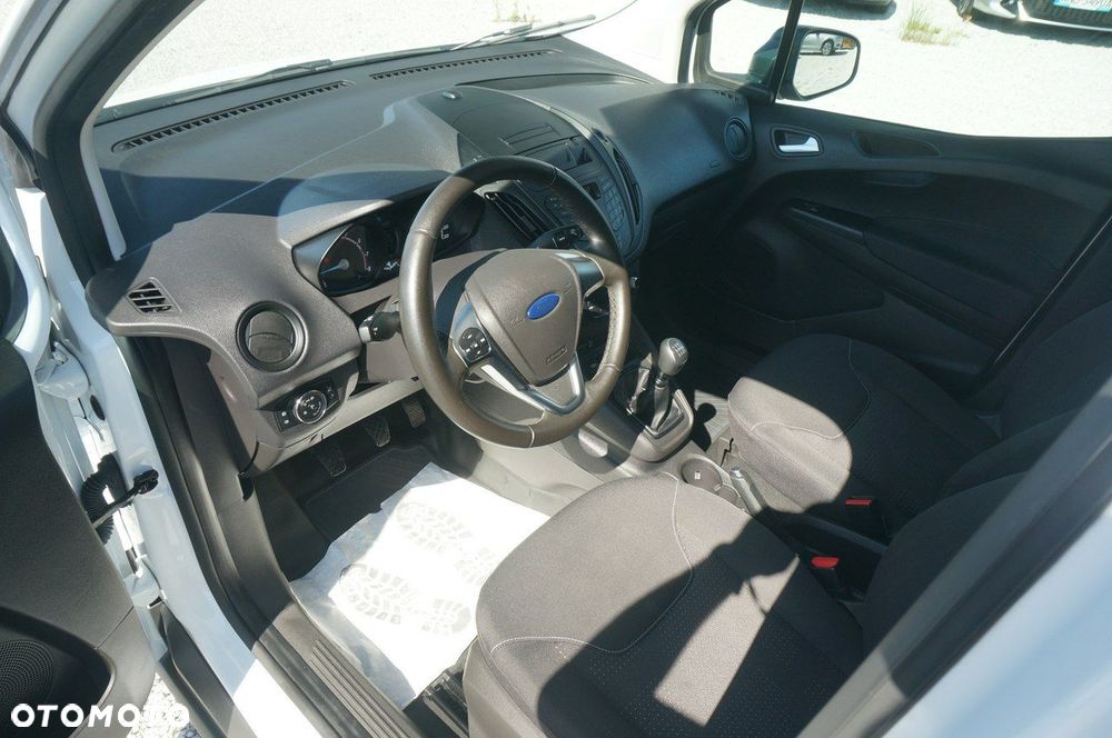 Ford Transit Courier - 13