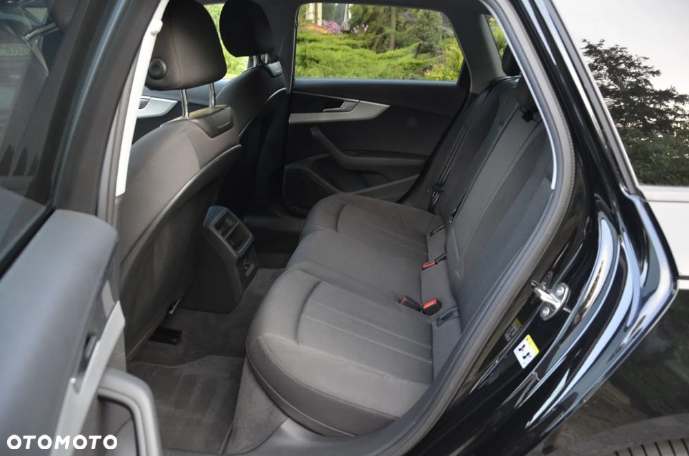 Audi A4 Avant 30 TDI S tronic design - 18
