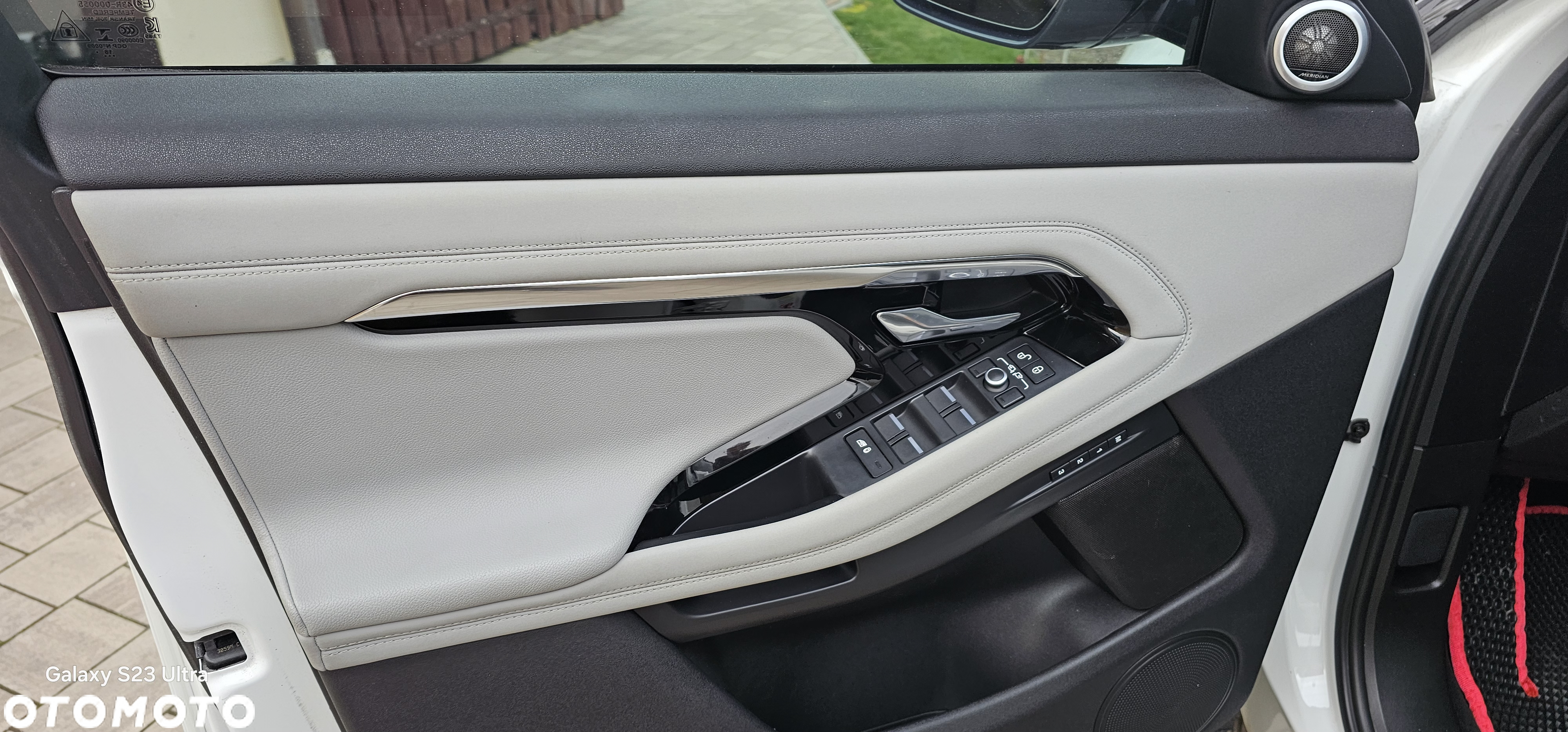 Land Rover Range Rover Evoque P300 R-Dynamic - 36