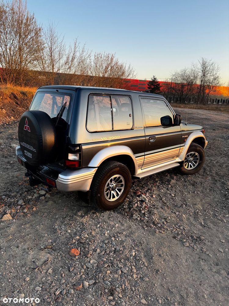 Mitsubishi Pajero - 40