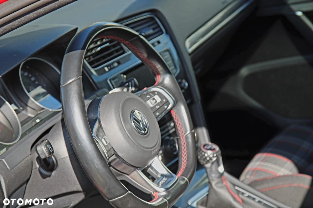 Volkswagen Golf GTI Performance BlueMotion Technology - 31