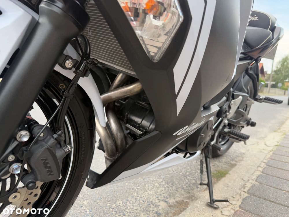 Kawasaki ER - 27