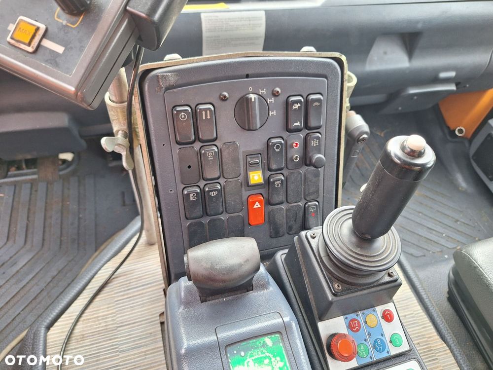 Versalift Unimog U400 4X4+ Stratos B30 24 Valn + Shmidt Kl V32 - 21