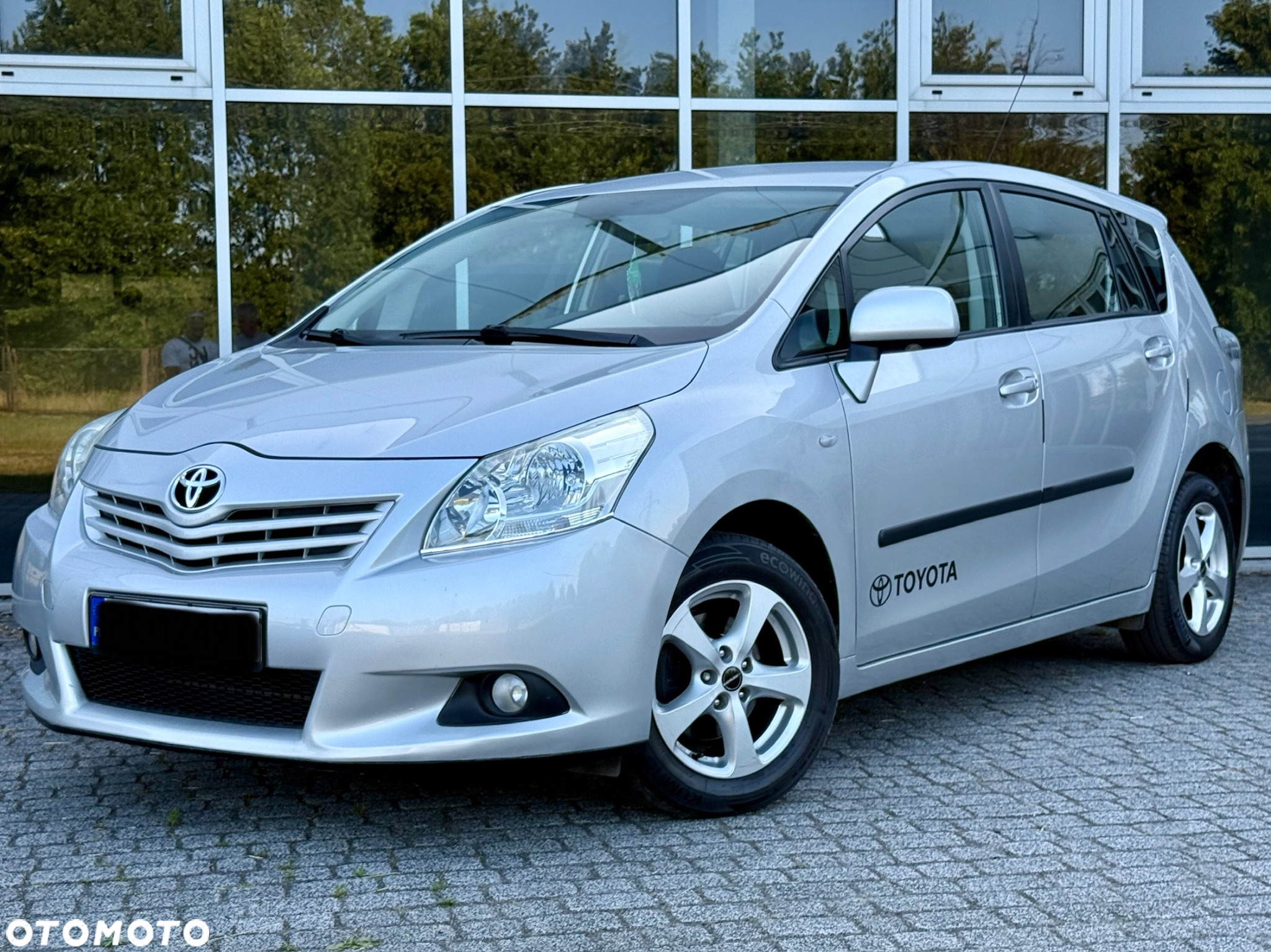 Toyota Verso 1.6 Premium 7os - 9