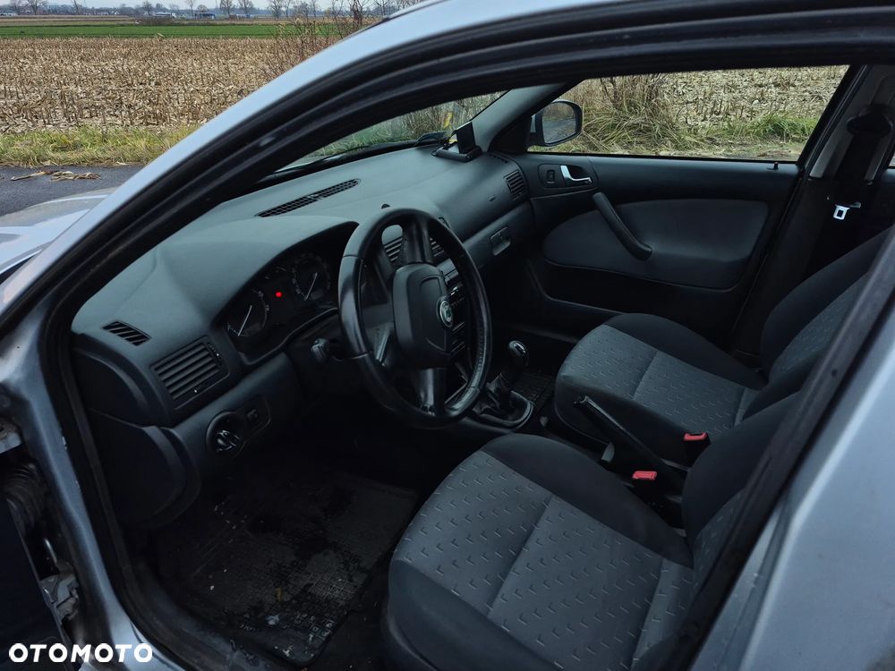 Skoda Octavia 1.6 Tour - 7