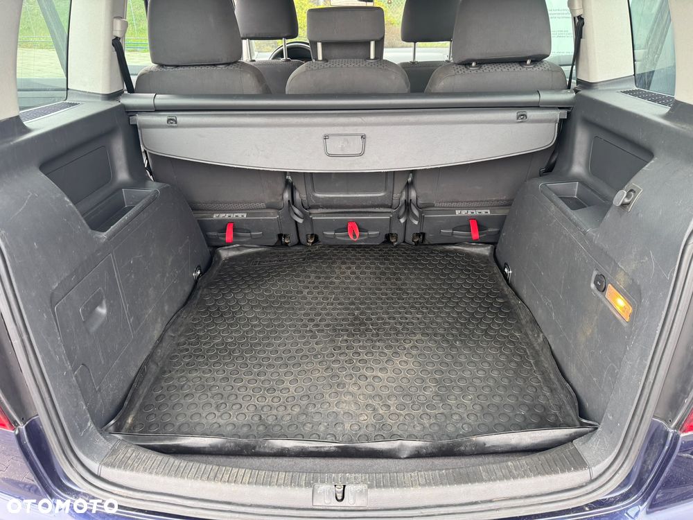 Volkswagen Touran - 13