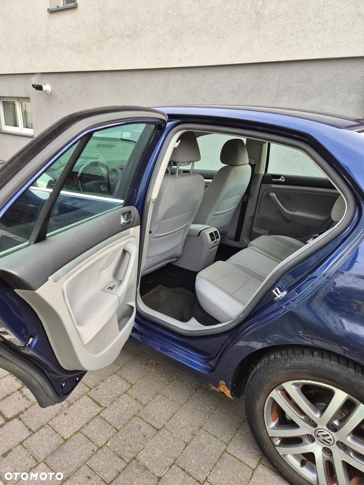 Volkswagen Jetta - 7