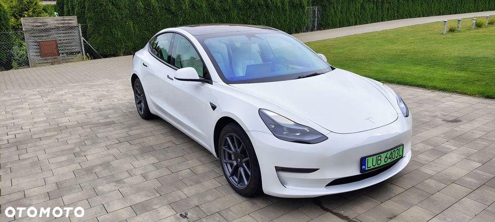 Tesla Model 3 - 3
