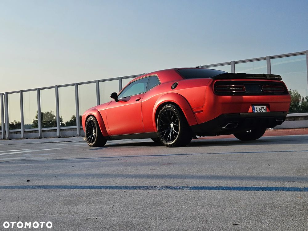 Dodge Challenger - 1