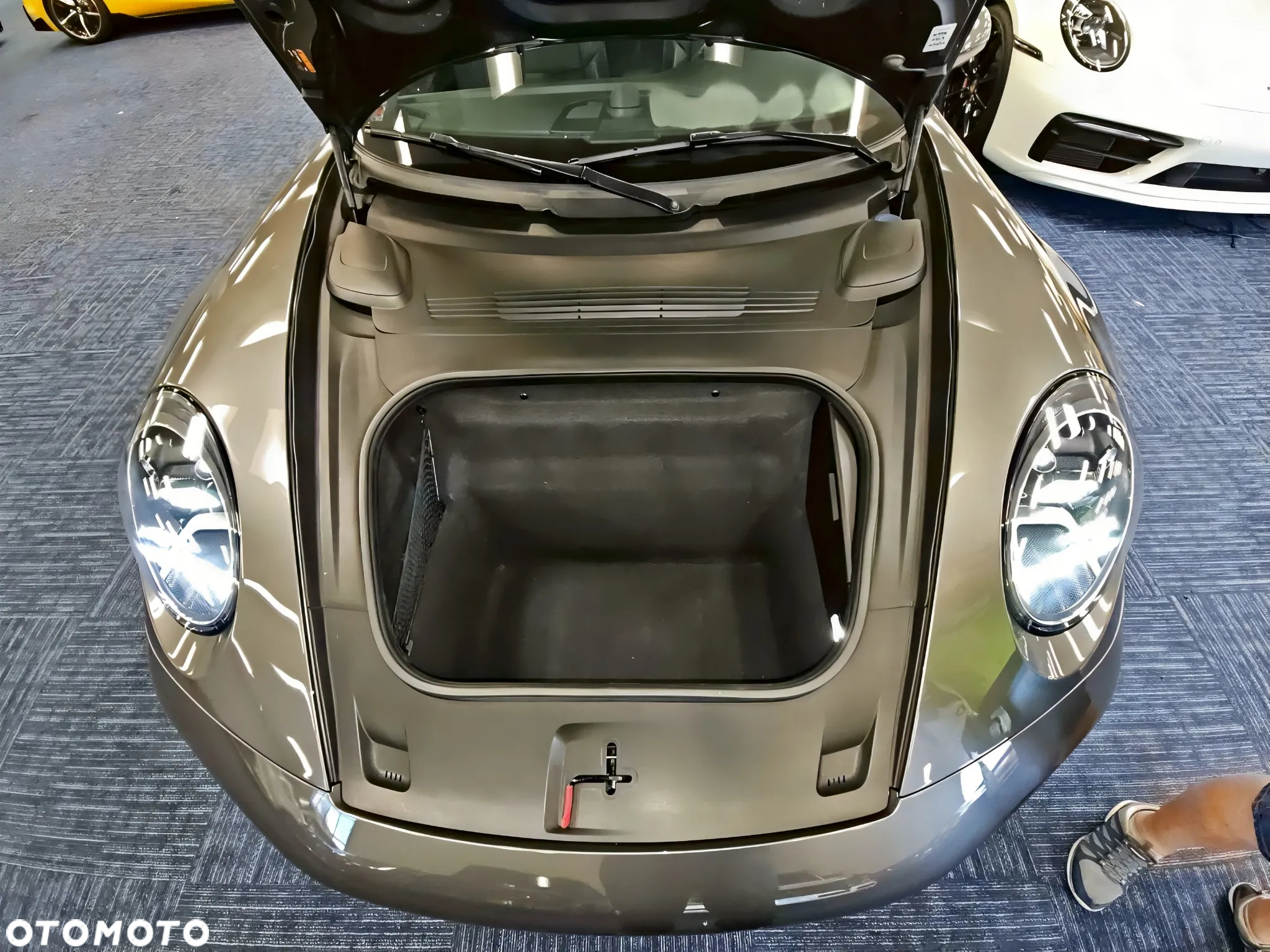 Porsche 911 Carrera - 5