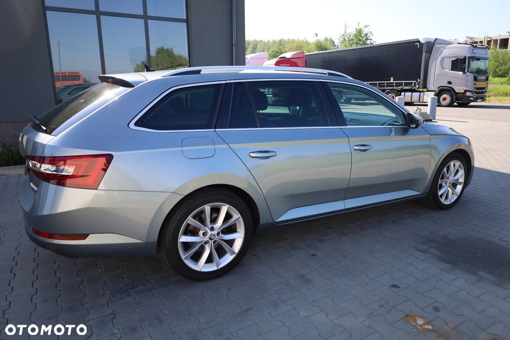 Skoda Superb 2.0 TDI DSG Style - 9
