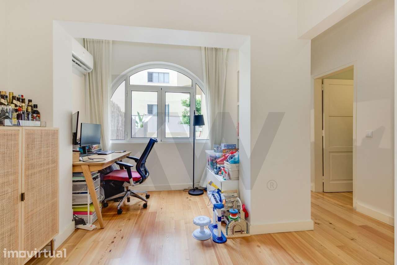 Renovado Apartamento T2 com 75m2 e terraço, na Ajuda - Grande imagem: 4/33