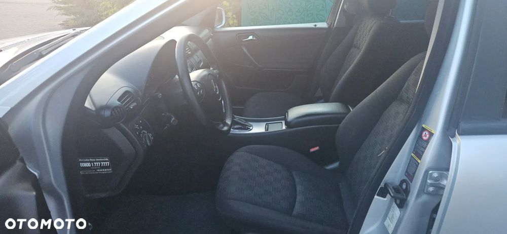 Mercedes-Benz Klasa C 180 Kompressor Automatik Avantgarde Sport Edition - 28