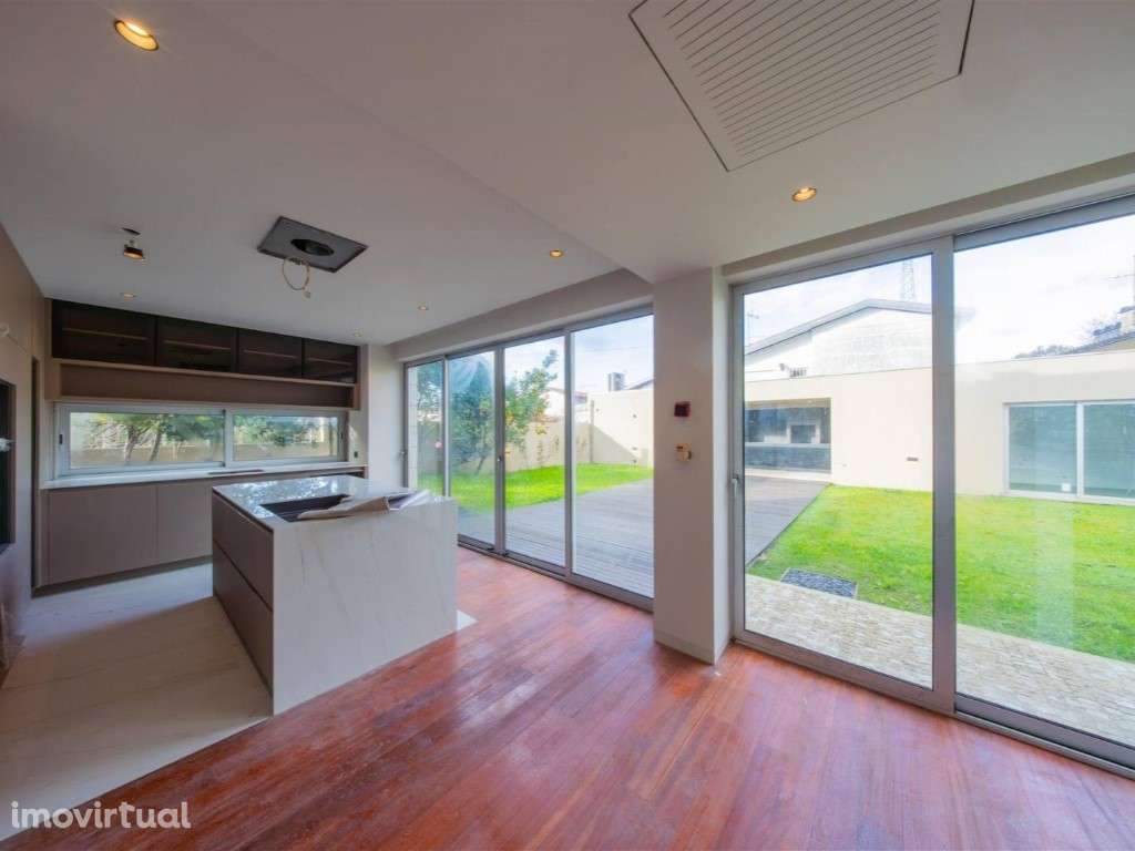 Moradia com elevador no centro da Trofa - Grande imagem: 3/35