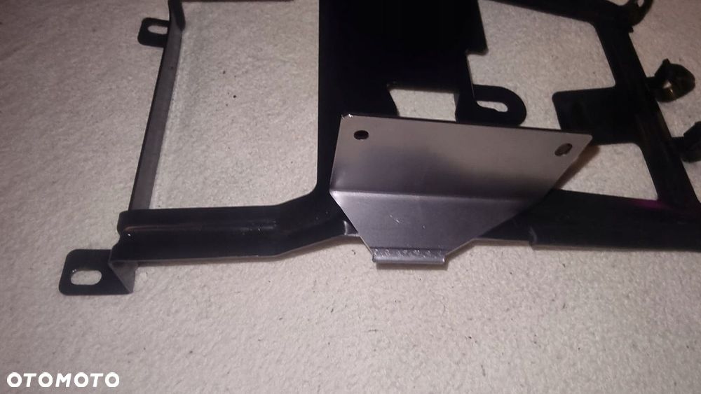 STELAŻ UCHWYT MOCOWANIE ZMIENIARKI CD BMW 8 E31 840 850 - 4