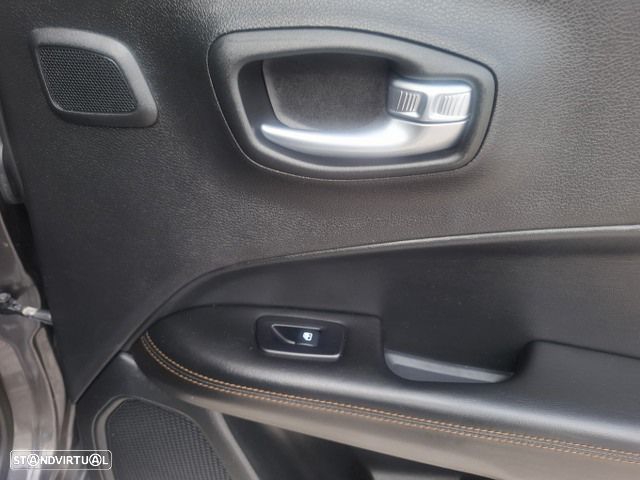 Jeep Compass 1.6 M-Jet Limited - 40