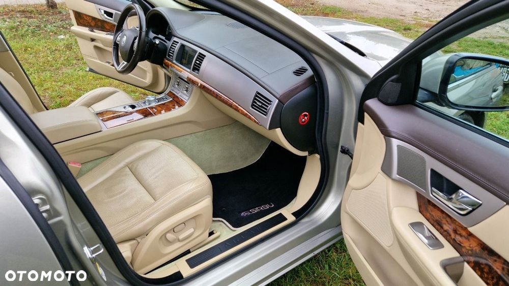 Jaguar XF 3.0 V6 Diesel Sportbrake - 18