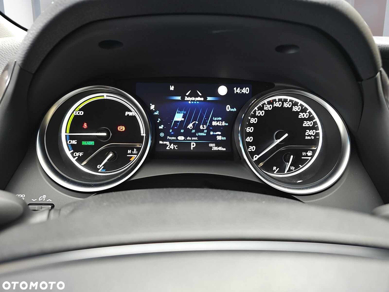 Toyota Camry 2.5 Hybrid Comfort CVT - 24
