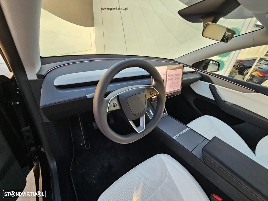 Tesla Model Y Long Range Dual Motor AWD - 36