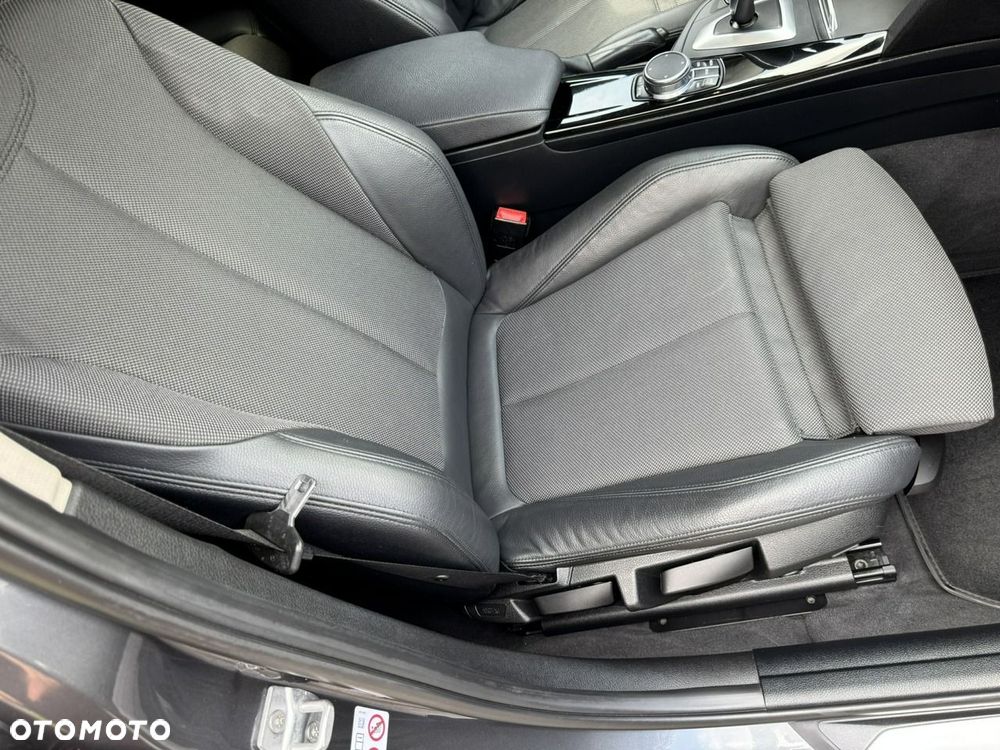 BMW Seria 3 320d Sport Line Shadow - 23