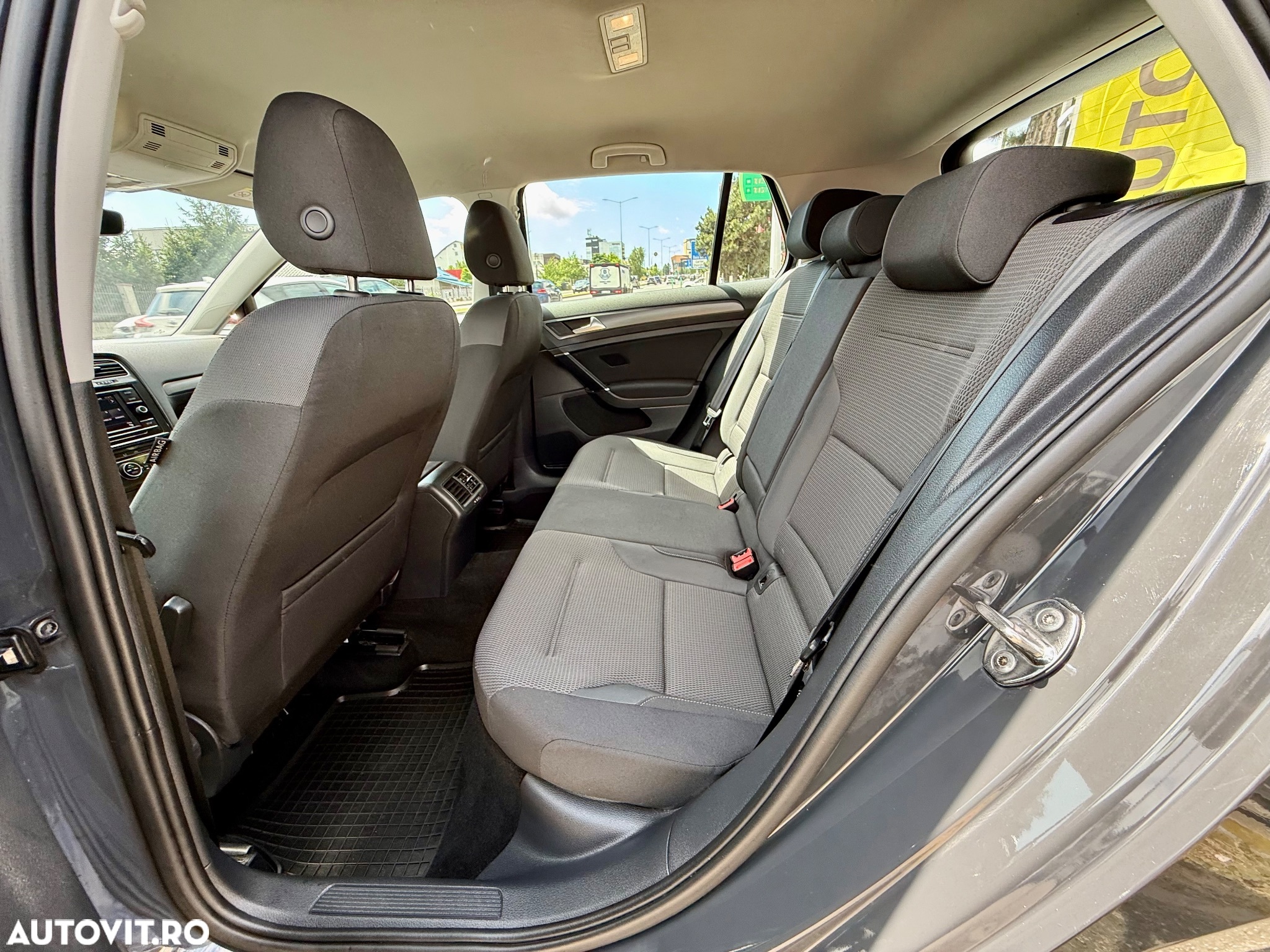 Volkswagen Golf 1.6 TDI Comfortline - 6