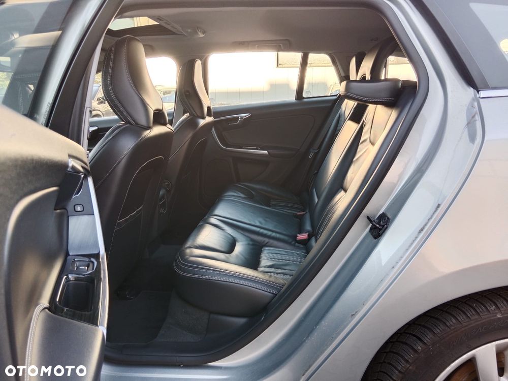 Volvo V60 D6 AWD Plug-in Hybrid Summum - 17