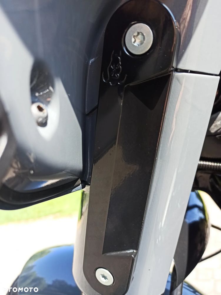 Harley-Davidson Touring Street Glide - 11
