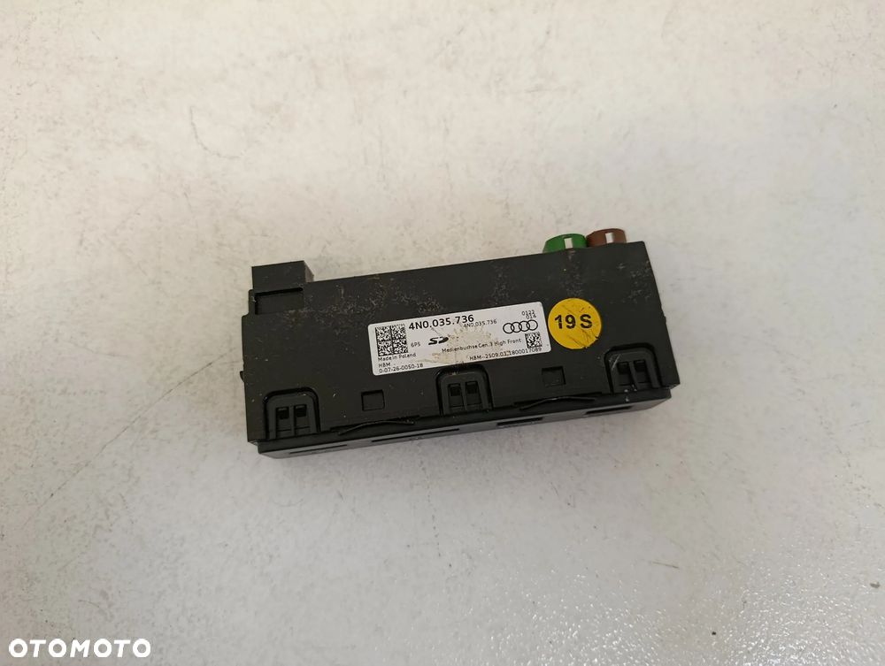 Port gniazdo USB karty sd sim Audi Q8 e-tron etron - 3