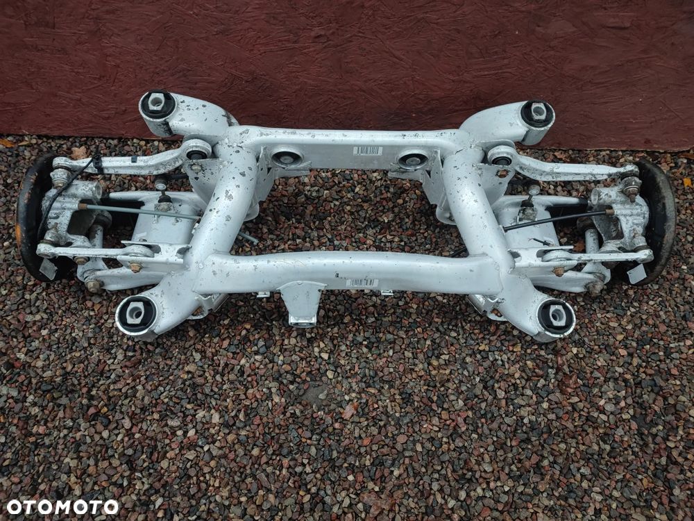 BMW E39 SEDAN ORYGINALNY KOMPLETNY WÓZEK TYŁ / BELKA ZAWIESZENIA TYŁ DO NADWOZIA SEDAN O NR.  33 31 1 097 248 / 33 31 1 094 296 / 33 31 1 094 512 / 33 31 1 094 272 / 33 31 1 092 871 OEM W BARDZO DOBRYM STANIE