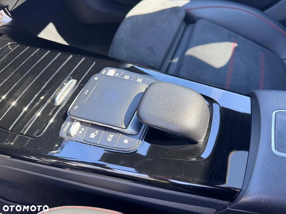 Mercedes-Benz CLA 250 Shooting Brake 7G-DCT AMG Line - 25
