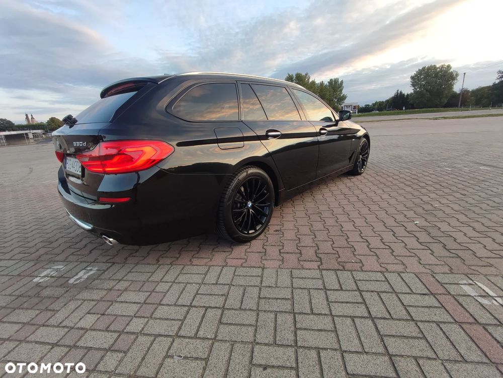 BMW Seria 5 530d xDrive Touring Luxury Line - 16